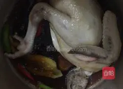 Illustration of how to make braised black bean chicken in the Fast and Furious version 5