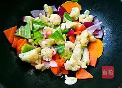 Illustration of how to make curry stewed vegetables 5