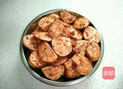 Illustration of how to make steamed pork with taro powder 9