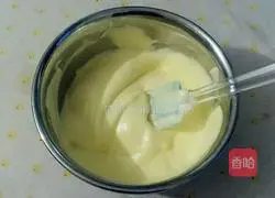 Illustration of making local egg chiffon cake 15