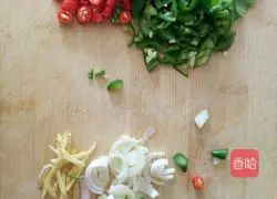 Illustration of how to make braised noodles with peppers and eggs 2