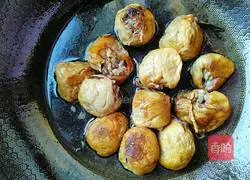 Illustration of how to stuff pork with braised oil and gluten 7