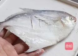 Illustration of home-style braised pomfret 4