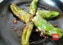 Illustration of frying and stuffing green peppers 17