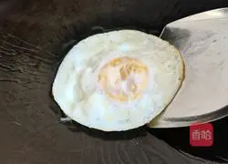 Illustration of how to make toasted beef sauce and egg bread 7