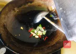 Illustration of how to make lotus white fungus with oily meat 7