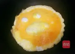 Illustration of how to make fried eggs with kimchi 5