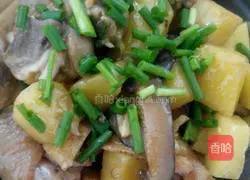 Illustration of Braised Chicken with Mushrooms and Potatoes 9