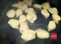Illustration of how to make vegetable skin dumplings 13