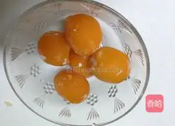 Illustration of how to make salted egg yolk pearl meatballs 5