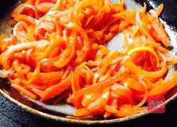 Illustration of how to make French pan-fried lamb chops with brandy braised pepper and porcini sauce 6