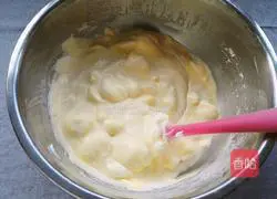 Illustration of how to make eight-inch hollow chiffon cake 12