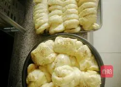 Illustration of how to make fancy buns 4