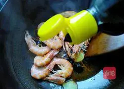 Illustration of how to fry shrimps in oil 9
