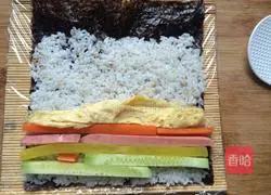 Illustration of how to make tuna sushi 12