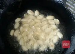 Stir-fried diced chicken in sauce.Recipe 3