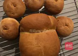 Illustration of making coffee brown sugar bread 4