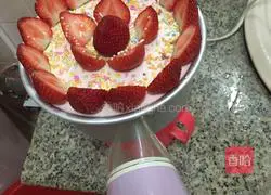 Strawberry Mousse Cake Recipe Illustration 11