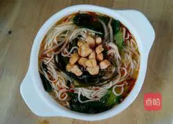 Illustration of how to make rice noodles across the bridge 10