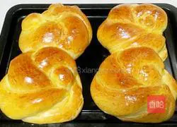 Illustration of how to make light butter bread 15