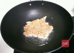 Illustration of how to stir-fry shredded pork with green pepper 6