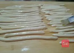 Illustration of how to make slivers of tomatoes 4