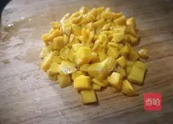 Illustration of how to make matcha mango cake roll 11