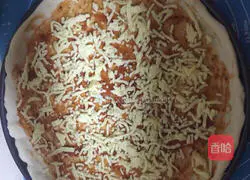 Illustration of how to make Italian thin-crust chicken pizza 5