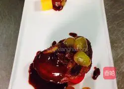 Illustration of how to make French red wine foie gras with mango port grapes 12