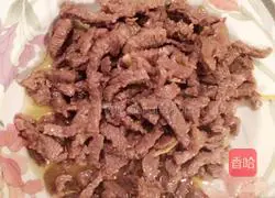 Illustration of how to make black pepper beef fillet fried pasta 2