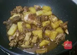 Illustration of how to make braised chicken with potatoes 9