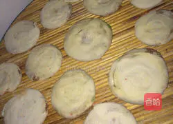 Crispy Beef and Carrot Pie Recipe Illustration 8