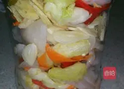 Illustration of making homemade Sichuan pickles 6