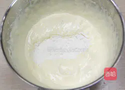 Illustration of how to make the stunning strawberry cake 3