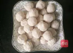 Illustration of how to make fish balls and winter melon balls 1