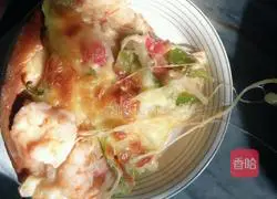 Illustration of how to make prawn and vegetable pizza 12
