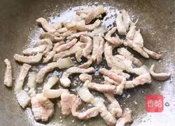 Illustration of how to make fried rice noodles with mushrooms and eggs 4