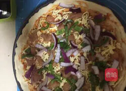 Illustration of how to make Italian thin-crust chicken pizza 6