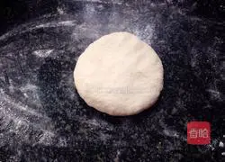 Illustration of making sesame candy heart thousand-layer pastry cake 2