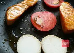 Illustration of how to make dry-fried salmon 6