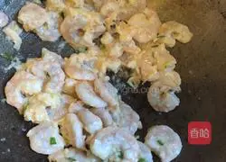 Illustration of how to make fried peas and shrimp 4