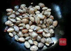 Illustration of how to make spicy clams 5