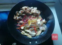 Illustration of how to make Laotan stir-fried pork slices with kimchi 9