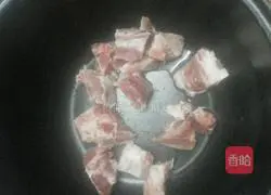 Illustration of how to make pork ribs, cabbage and tofu soup 1