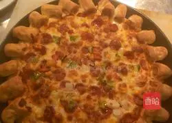 Illustration of how to make lace sausage pizza 6