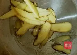 Illustration of how to make whole chicken braised pork rice 3