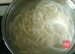 Illustration of how to make Shaanxi steamed noodles 8