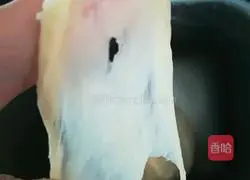 Illustration of making honey bean, seaweed and meat floss bread 2