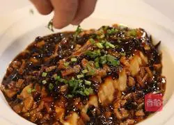 Illustration of how to make braised tofu with yellow flower fungus and diced meat 14