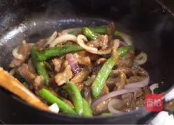 Illustration of how to make beef tenderloin with Hangzhou pepper 7